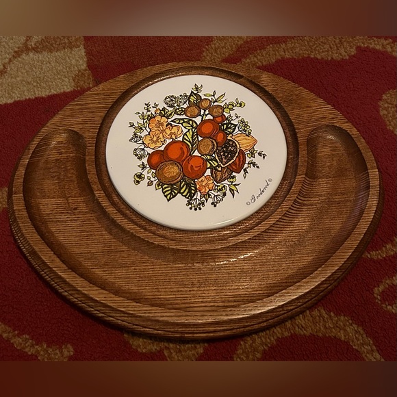 Vintage Goodwood Cheese and Cracker Board with Glass Cloche - Picture 3 of 14